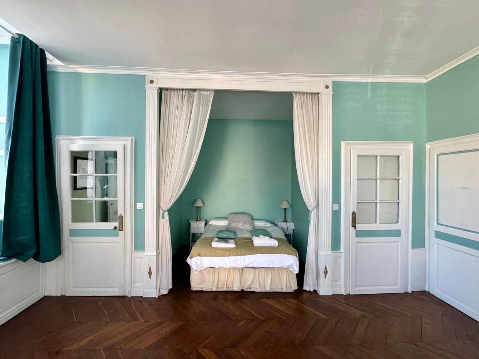 L'Escapade Place Voltaire Vermenton Room photo