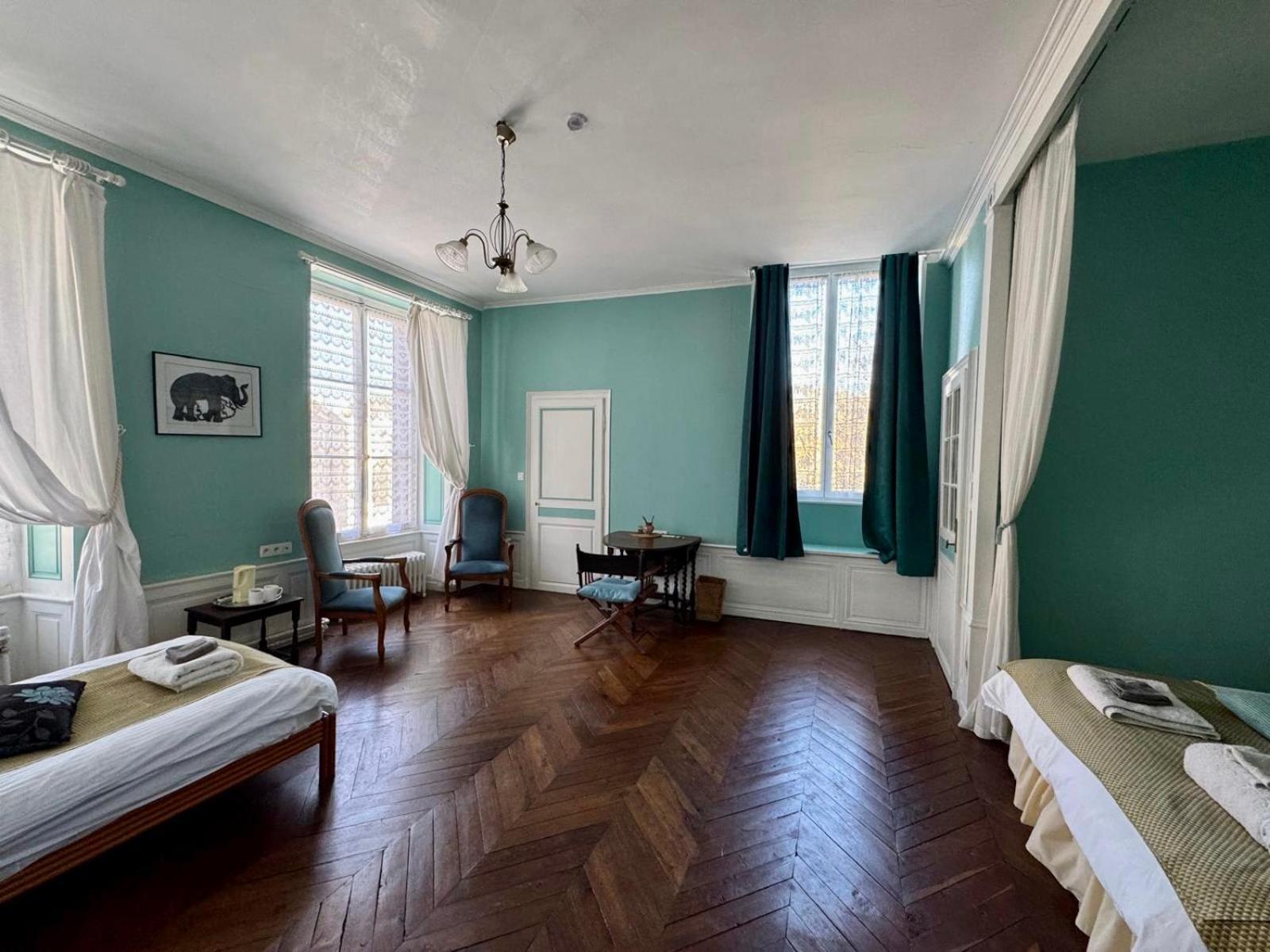 L'Escapade Place Voltaire Vermenton Room photo