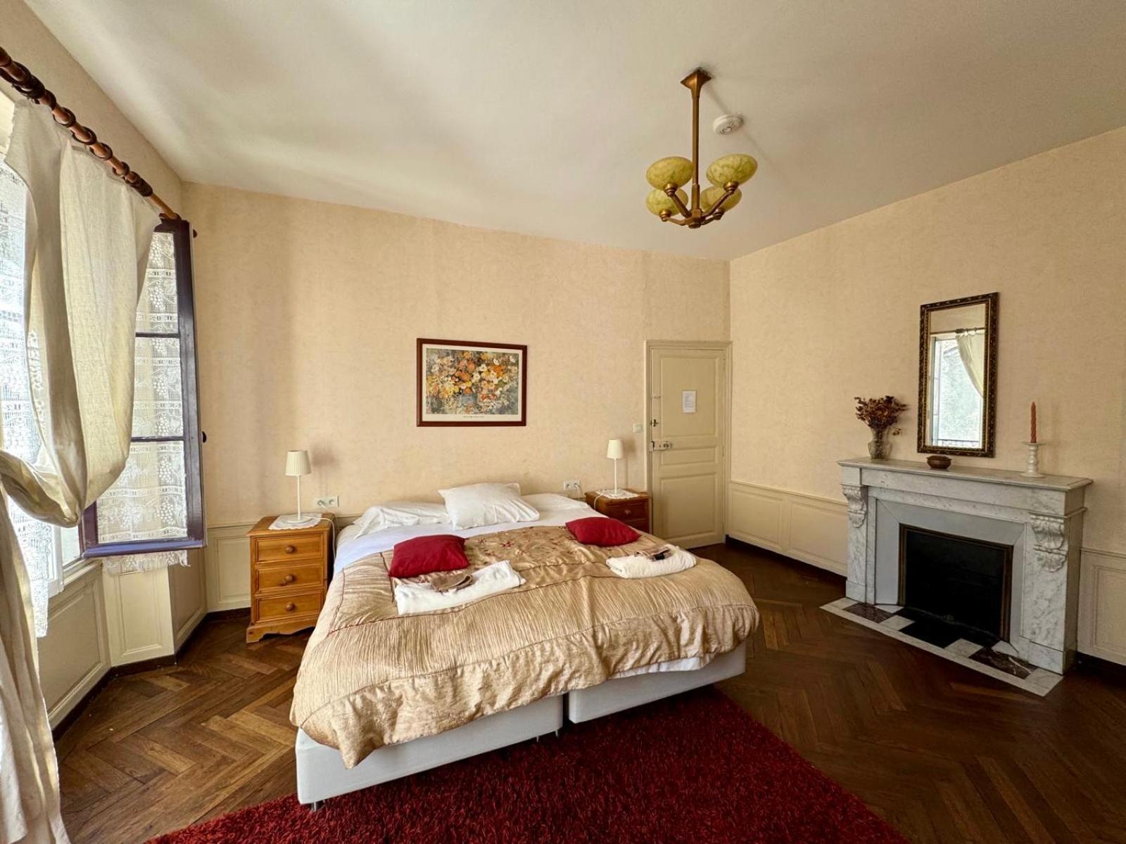 L'Escapade Place Voltaire Vermenton Room photo