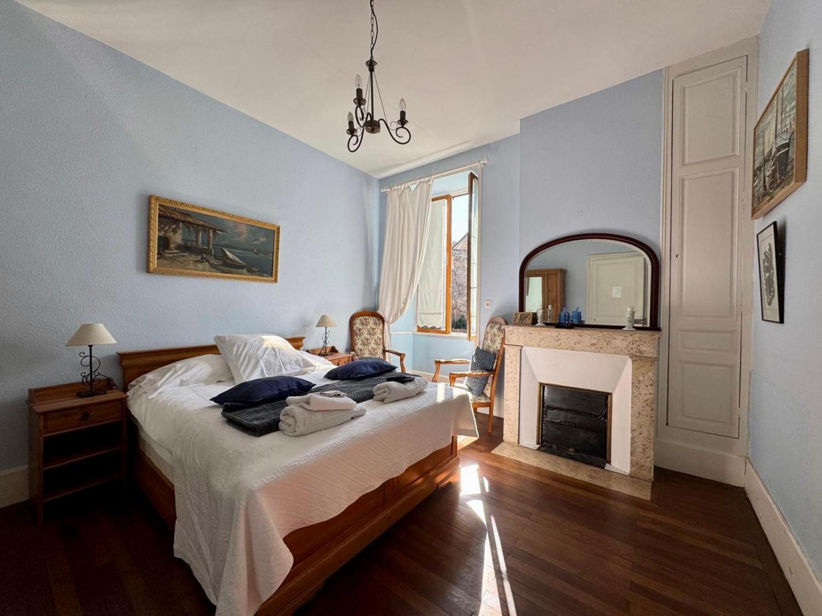 L'Escapade Place Voltaire Vermenton Room photo