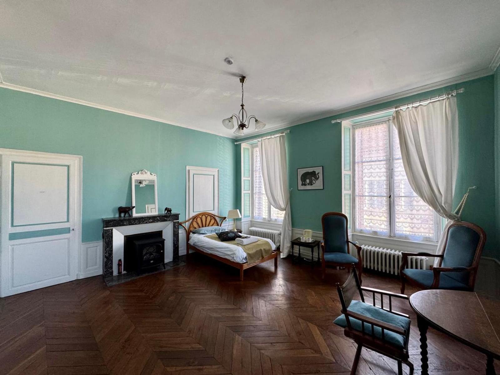 L'Escapade Place Voltaire Vermenton Room photo