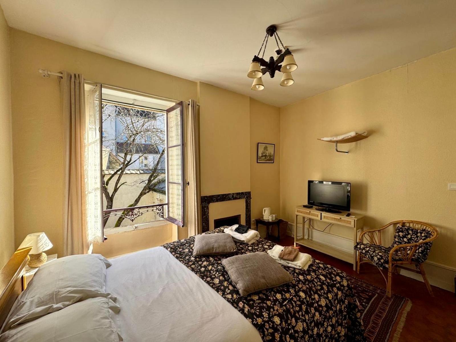 L'Escapade Place Voltaire Vermenton Room photo